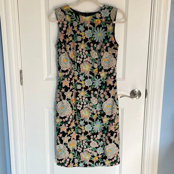 Carmen Marc Valvo Multi-colored Floral Embroidered Sheath Dress 29710 - Picture 2 of 16